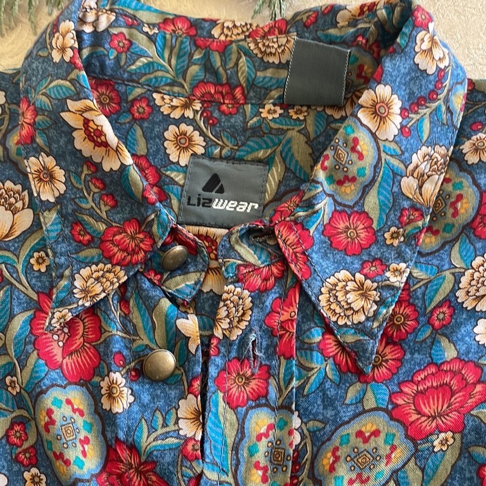 Floral M blouse by LizWear - Picture 4 of 8